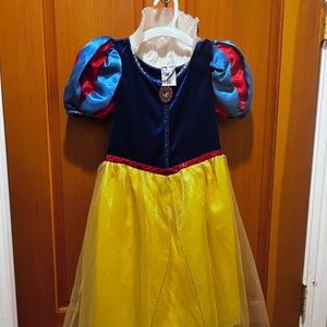 Disney Store Princess Snow White Costume Dress Girls Size 5/6 Halloween hair and